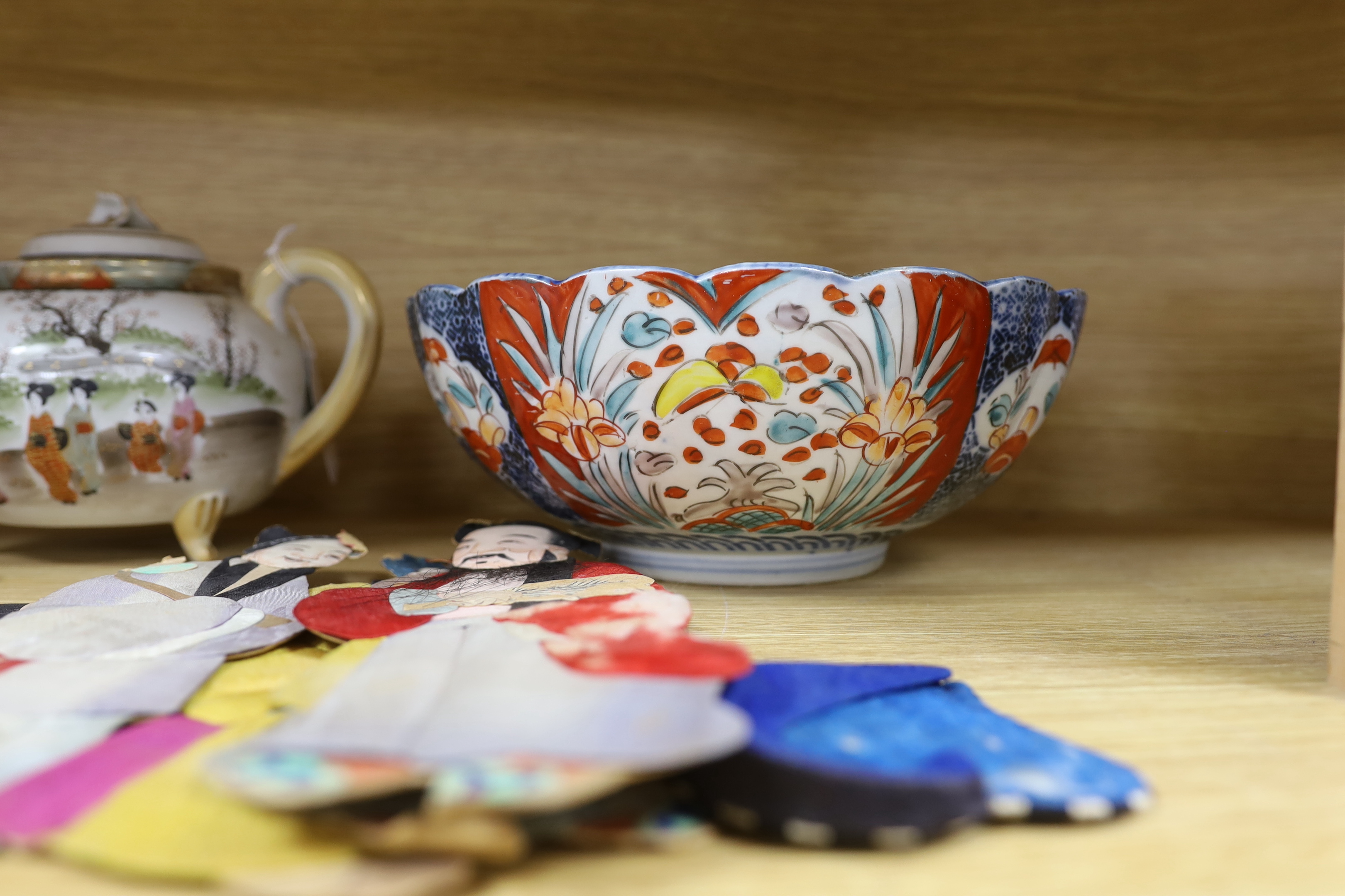 A group of Chinese and Japanese ceramics and objects, 19th/20th century, including an Imari bowl, 25cm in diameter